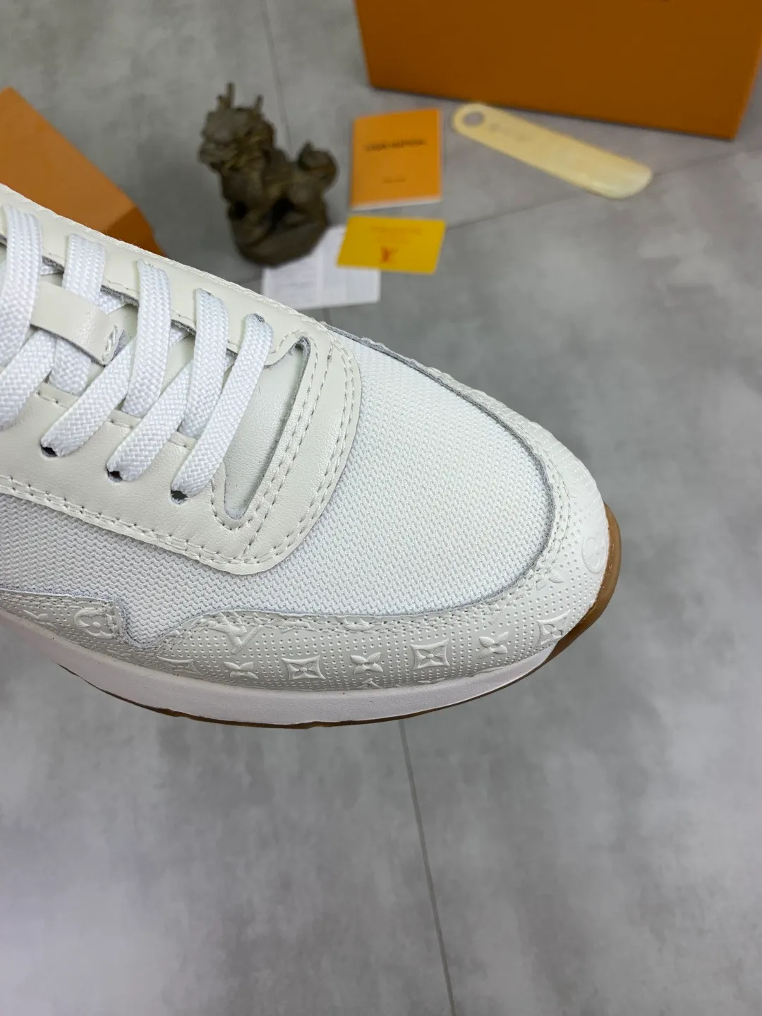 Men's Men's Shoes 💰P440💰【New Style】Yangli🆘 💭💭New model launched【LOUlS VUlTTON】Louis Vuitton's new low-top men's shoes, high quality, support inspection! This style comes from Italy with a variety of styles, very energetic and creative, giving people a comfortable and atmospheric visual impact❗Synchronization, the upper is made of silk calfskin with original LV, imported soft sheepskin lining🐑Purely hand-stitched; LV original rubber outsole 2️⃣color options available Size: 38~44